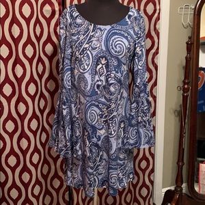Women’s bell-sleeve flowy dress.